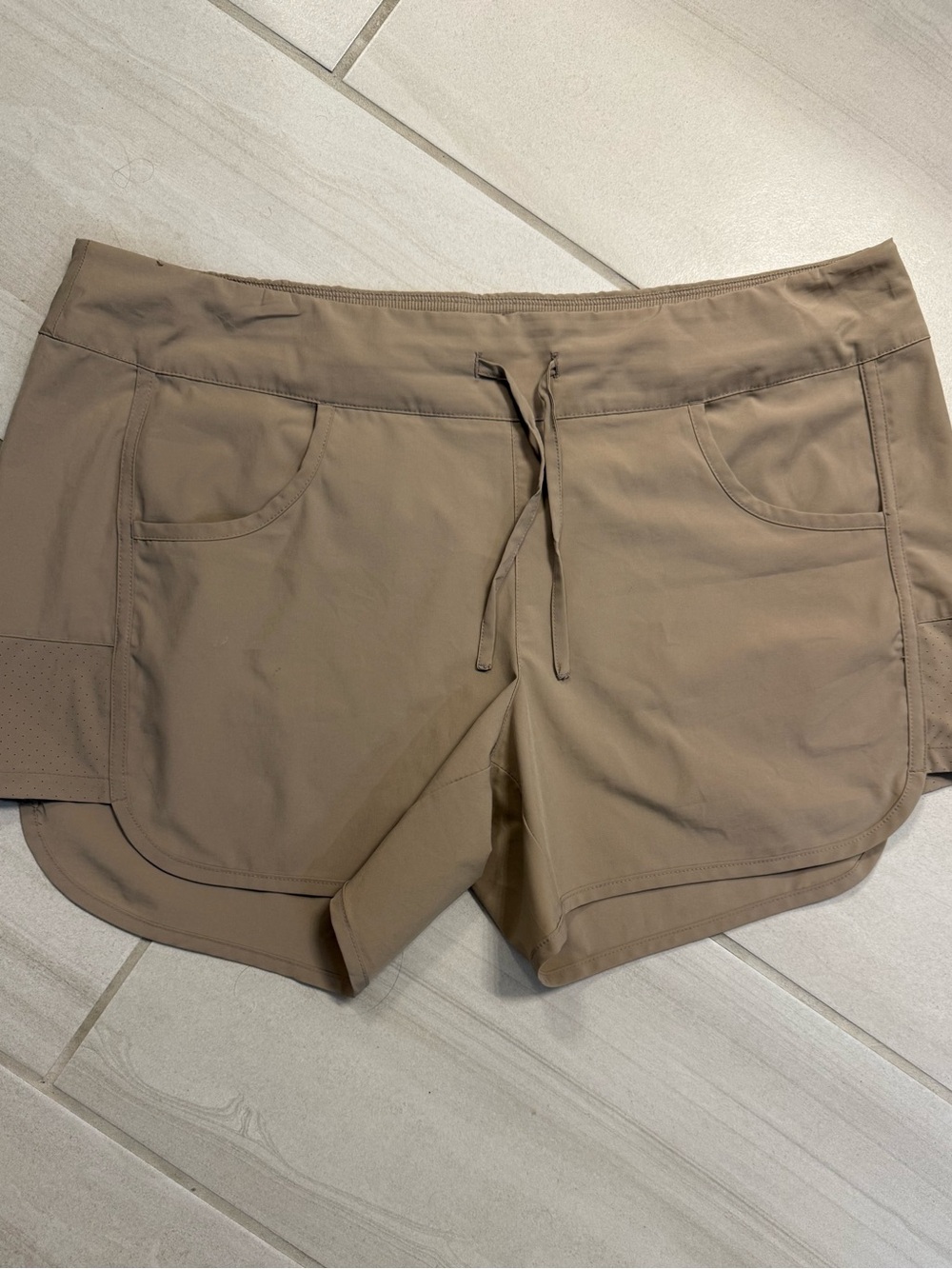 Magellan Outdoors Water Repellent Shorts XXL Tan Performance Fishing Shorts